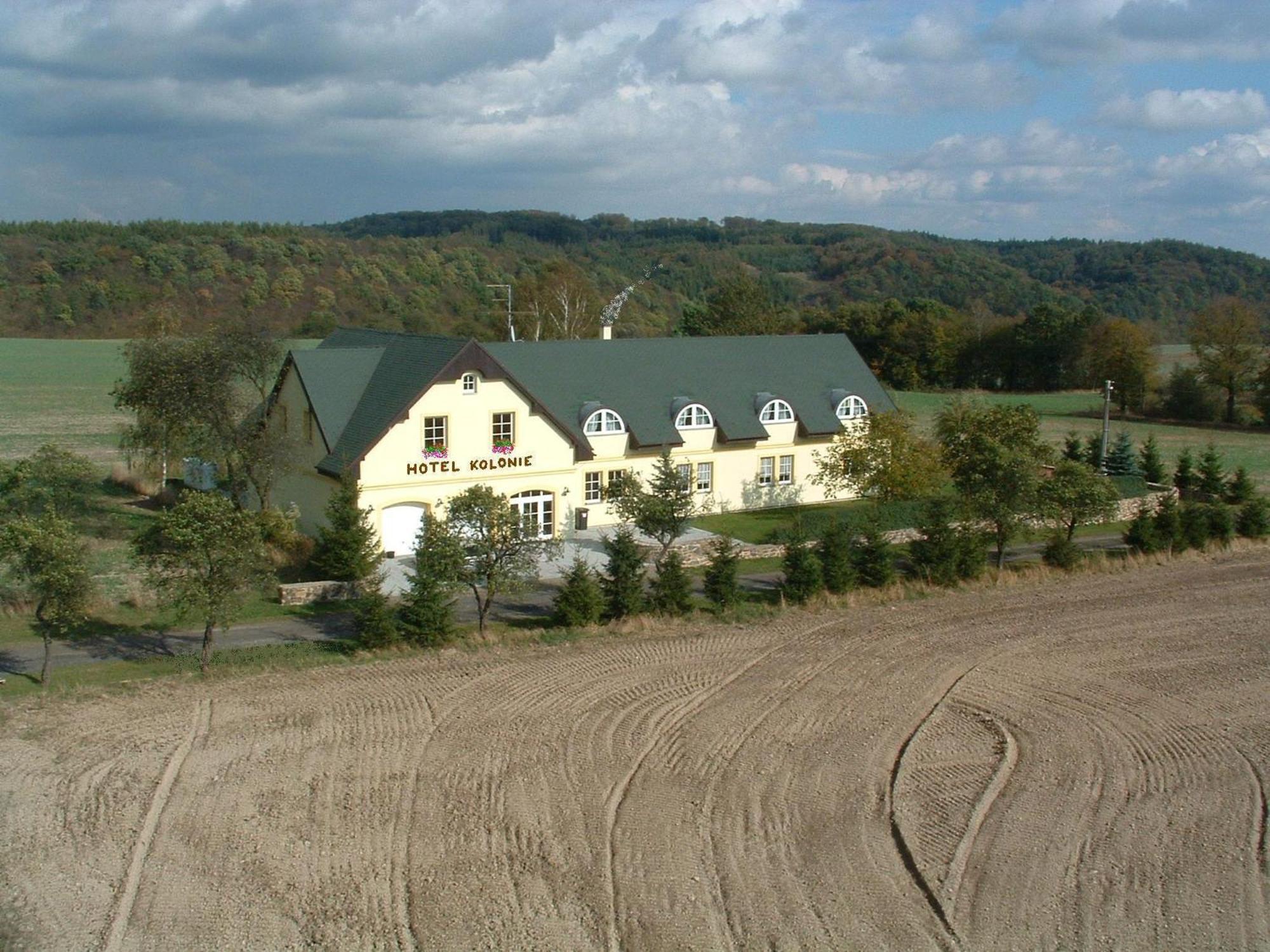 Hotel Kolonie Křivoklát المظهر الخارجي الصورة