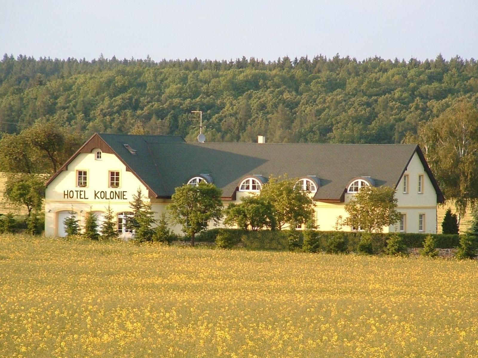 Hotel Kolonie Křivoklát المظهر الخارجي الصورة